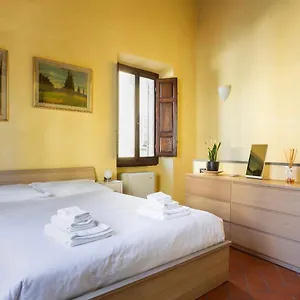 Cozy Classic Italian House Near Santa Croce, On The Lungarno Firenze